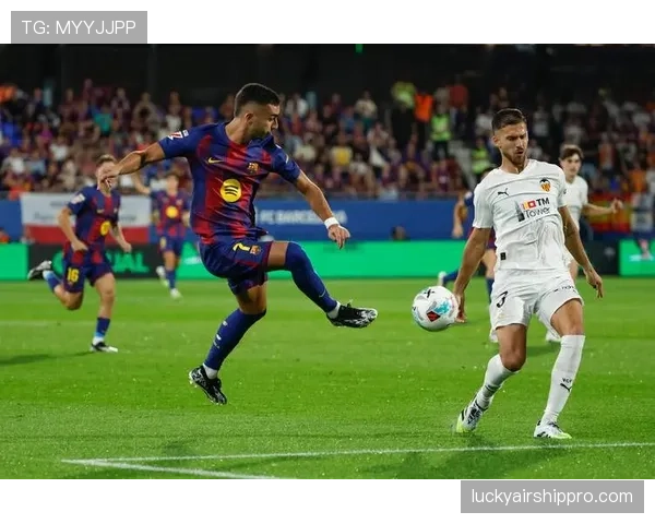 比赛中，比利亚雷亚尔主场媒体服务器短暂故障导致现场大屏幕信息延迟